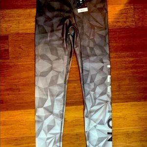 Peloton Terez geometric leggings size M